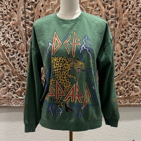 Def Leppard Tops - Def Leopard Green Sparkle Star Sleeves Sweatshirt -size S
